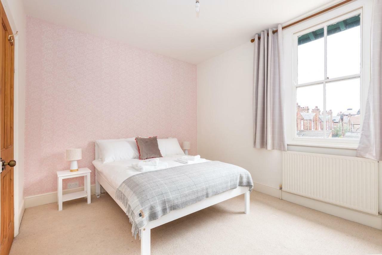 Apartamento Charming Base For 5 Near Bishy Rd Pass The Keys York Exterior foto