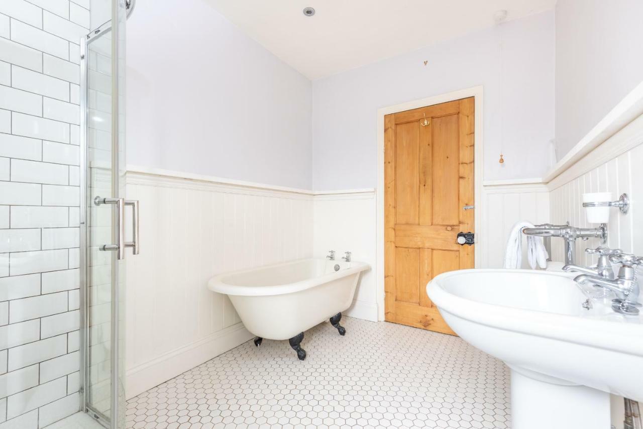 Apartamento Charming Base For 5 Near Bishy Rd Pass The Keys York Exterior foto