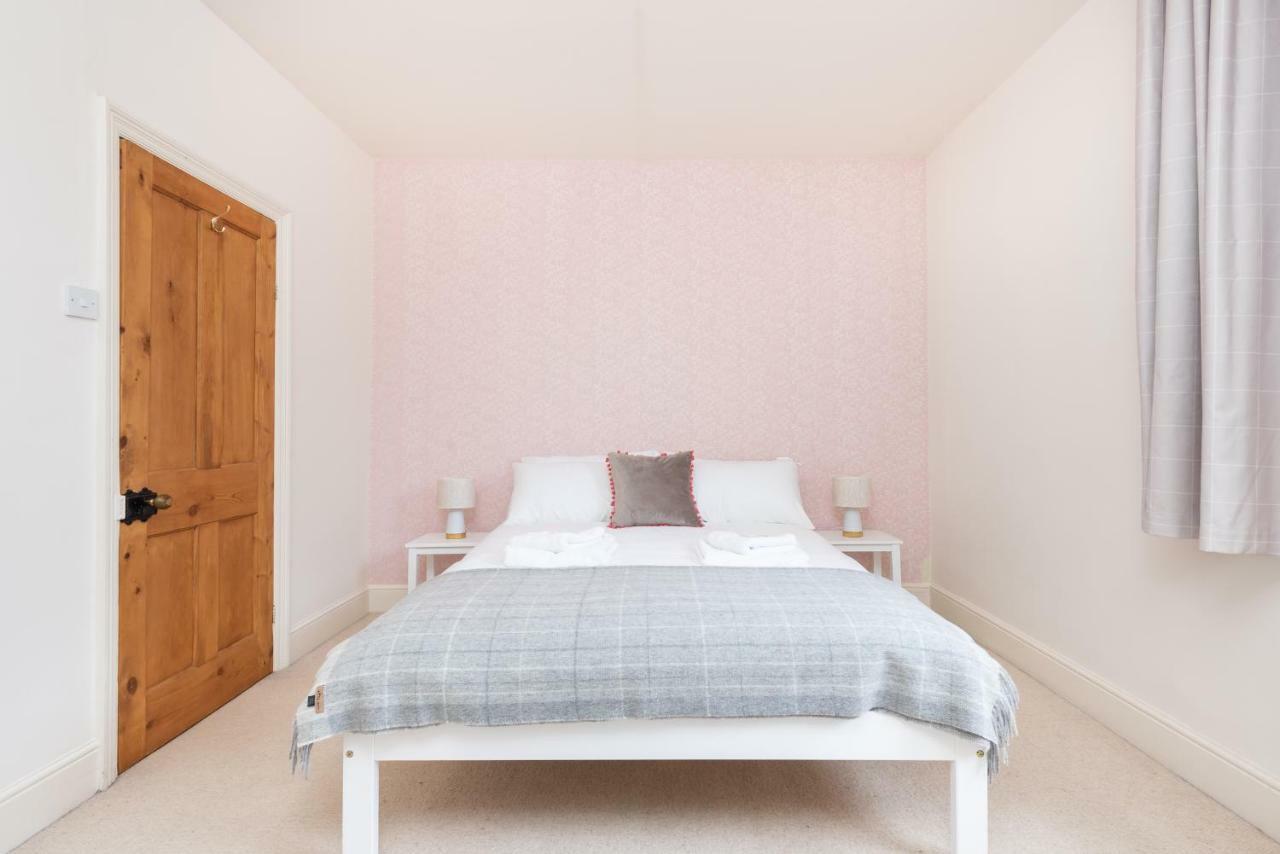 Apartamento Charming Base For 5 Near Bishy Rd Pass The Keys York Exterior foto
