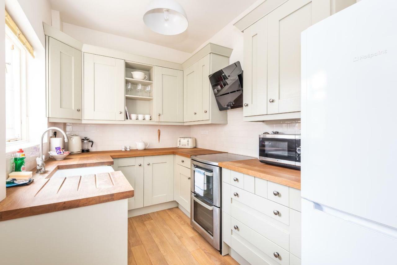 Apartamento Charming Base For 5 Near Bishy Rd Pass The Keys York Exterior foto